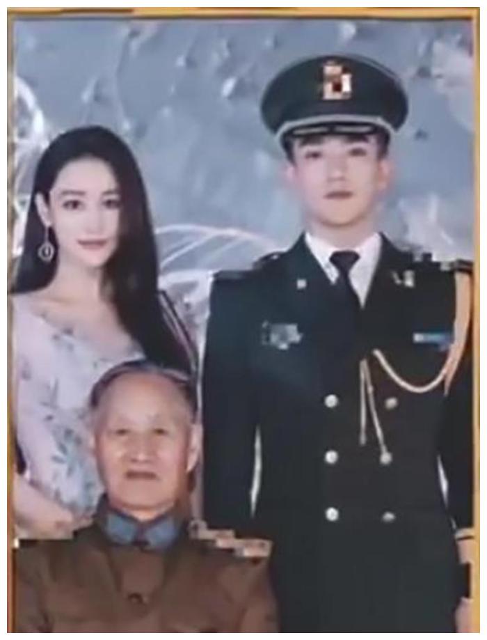 张馨予罕秀恩爱首公开家人老公何捷与军人爷爷气质出众