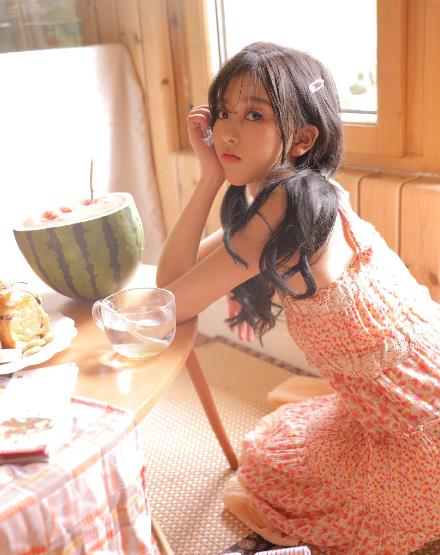 彭十六不愧是"小腰精",穿黑蕾丝秀小蛮腰,难怪粉丝那么多__财经头条