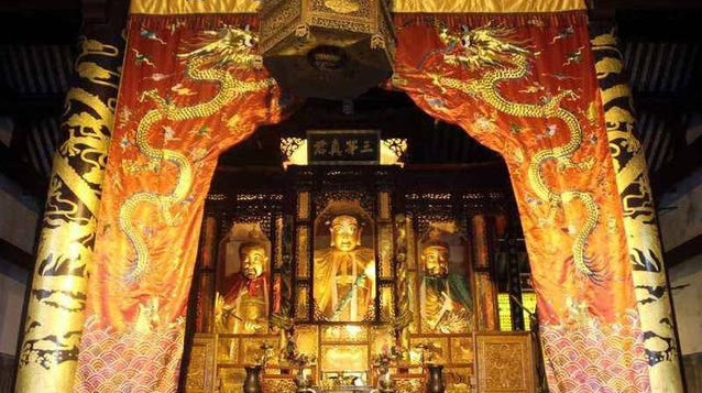 九霄万福宫始建于西汉,主要建筑有:灵官殿,藏经楼,宗师殿,坎离宫,太元