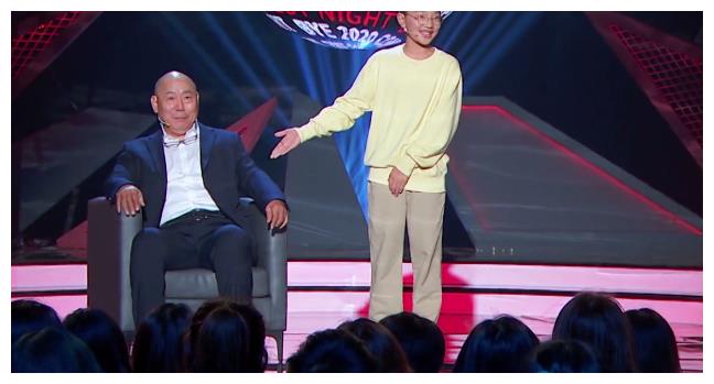 李成儒自说cp是郭敬明,将小四的话梗发挥到底,钟美美作辅助