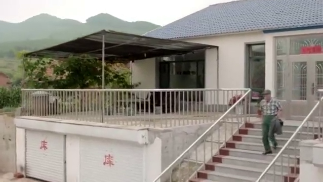 下秒得知要被枪决,腿吓软 为您推荐: 实拍海地总统住宅现场:车身布满