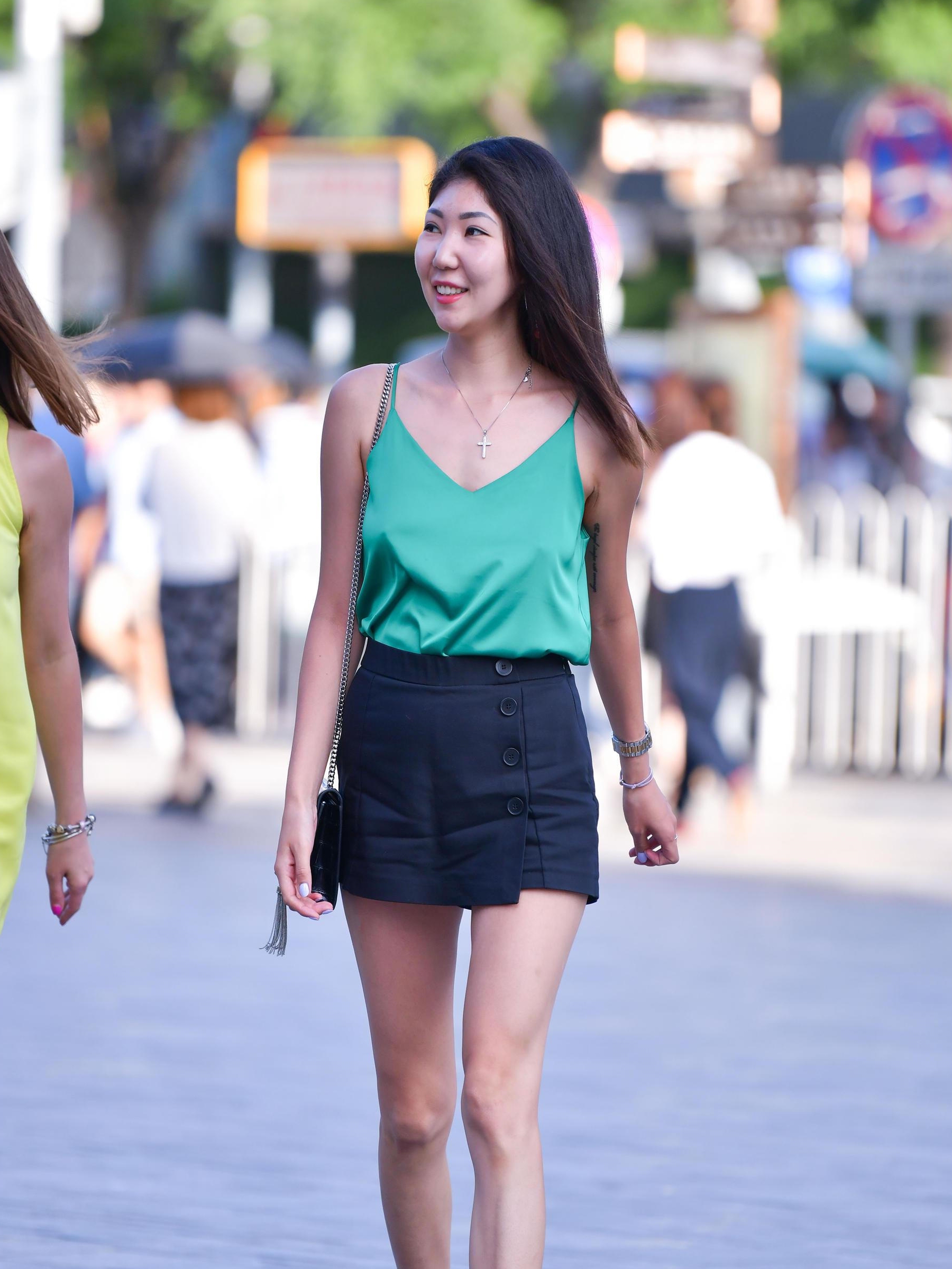 夏季的短裙着装搭配出精彩的夏季味道清凉时尚的穿搭