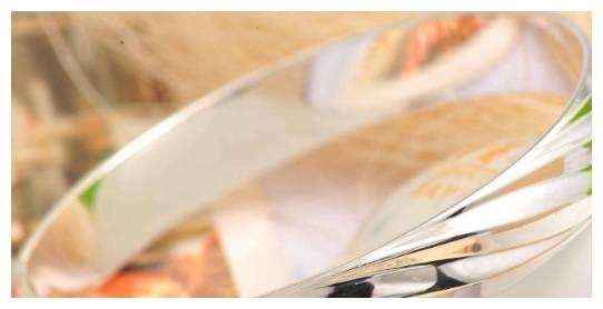 心理测试：第一眼喜欢哪个手镯？测你后半辈子日子会顺心如意吗休闲区蓝鸢梦想 - Www.slyday.coM