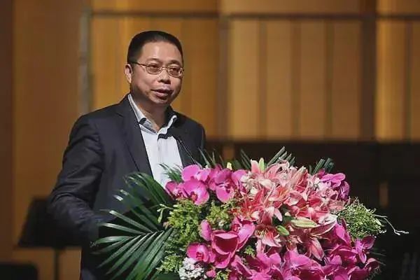 姚振华“摆阔”请客!宝能再遭投资者上门维权,员工喊话还我工资|白名单|姚振华|宝能_新浪新闻