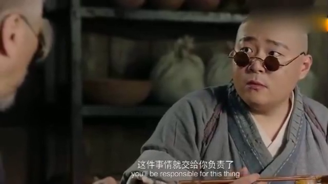 《新乌龙院》吴孟达:你们出去吃饭!李欣蕊:原来是在门口吃饭呀