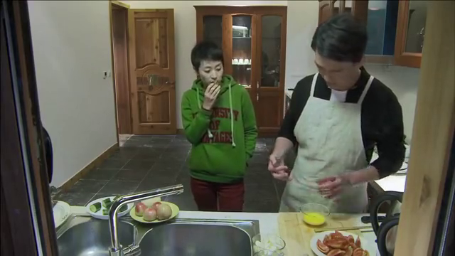 小爸爸:泰勒给三妹做烛光晚餐,夏天却担心爸爸照顾不好自己!