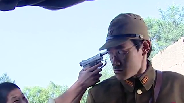 小兵张嘎:嘎子木头疙瘩智斗斋藤,机枪扫射吓得尿裤子,太逗了