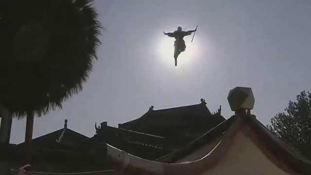 南侠展昭不愧是南侠展昭,这剑法出神入化,一剑勾魂终不敌展昭