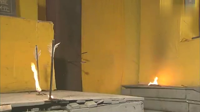 神探包青天:欧阳春临死,丢下霹雳雷火弹,为哥们争取到生机