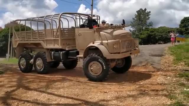 梅赛德斯奔驰lg-1519 6x6越野爬坡能力超强