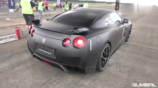 950匹马力的gtr R35 800米加速 最高时速飙到299公里 950匹马力的gtr R35 800米加速 最高时速飙到299公里