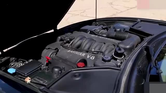 视频：老车鉴赏，1998捷豹XK8敞篷车堪称经典