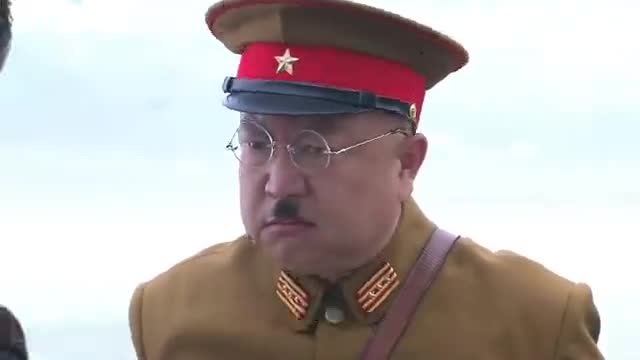 冲出月亮岛大佐要求志文增加供货不然就把他拉到月亮岛去