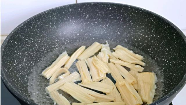 此菜不能隔夜吃,吃一次比吸烟的危害大,不懂就吃亏大了休闲区蓝鸢梦想 - Www.slyday.coM 此菜不能隔夜吃,吃一次比吸烟的危害大,不懂就吃亏大了休闲区蓝鸢梦想 - Www.slyday.coM