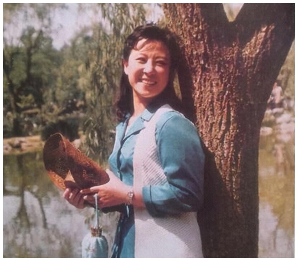 王馥荔:王群为娶她甘愿被部队开除,自曝因恋家错失大奖