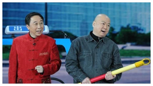 他曾登上春晚22次,因一句话赔了1亿,如今54岁却成了大网红