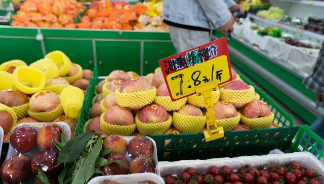 北方人抱怨吃不起南方水果,进江南小镇水果店:价格看懵休闲区蓝鸢梦想 - Www.slyday.coM 北方人抱怨吃不起南方水果,进江南小镇水果店:价格看懵休闲区蓝鸢梦想 - Www.slyday.coM