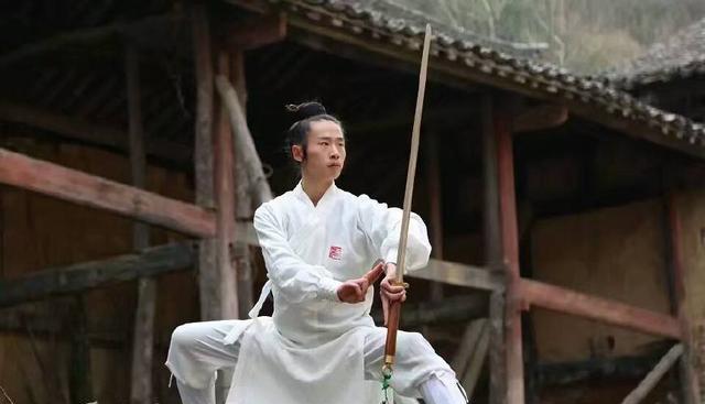 他是《倚天屠龙记》天下第二剑客,剑法仅次于张三丰的太极剑|何太冲