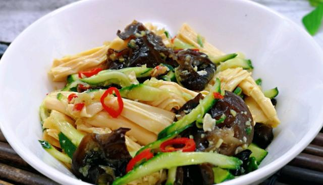 此菜不能隔夜吃,吃一次比吸烟的危害大,不懂就吃亏大了休闲区蓝鸢梦想 - Www.slyday.coM 此菜不能隔夜吃,吃一次比吸烟的危害大,不懂就吃亏大了休闲区蓝鸢梦想 - Www.slyday.coM