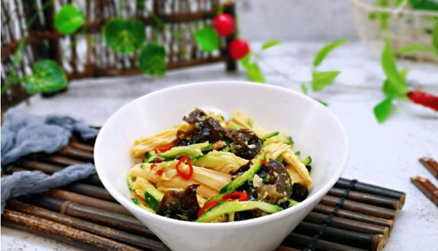 此菜不能隔夜吃,吃一次比吸烟的危害大,不懂就吃亏大了休闲区蓝鸢梦想 - Www.slyday.coM 此菜不能隔夜吃,吃一次比吸烟的危害大,不懂就吃亏大了休闲区蓝鸢梦想 - Www.slyday.coM