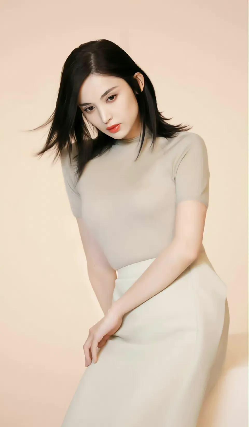 古力娜扎惊艳优雅永不过时楚楚动人