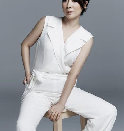 52岁陈小艺近照曝光,老公颜值一言难尽,19岁儿子却帅气