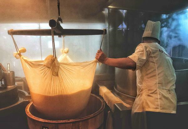 三亚最奇怪的餐厅之一,靠卖“豆腐”出名,游客不远万里都要来吃休闲区蓝鸢梦想 - Www.slyday.coM 三亚最奇怪的餐厅之一,靠卖“豆腐”出名,游客不远万里都要来吃休闲区蓝鸢梦想 - Www.slyday.coM