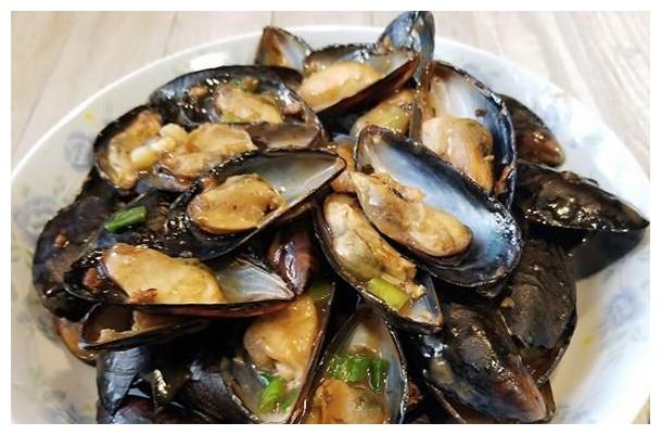 豉汁炒青口,剁椒鸡腿,莴笋叶炒鸡蛋,西红柿炒鸡丁的做法