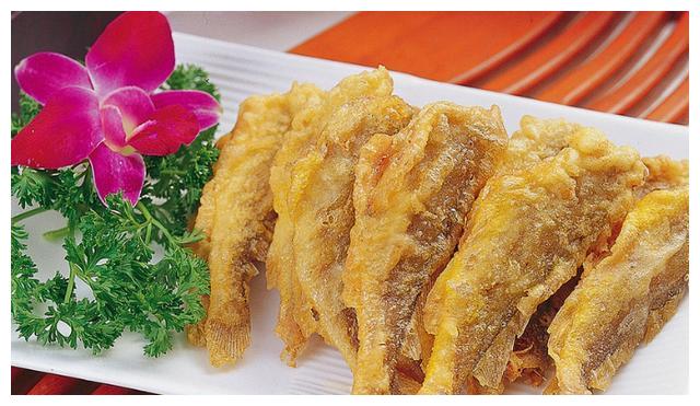 家可以做一道干炸小黄鱼制作简单又好吃这可是一道特产哦