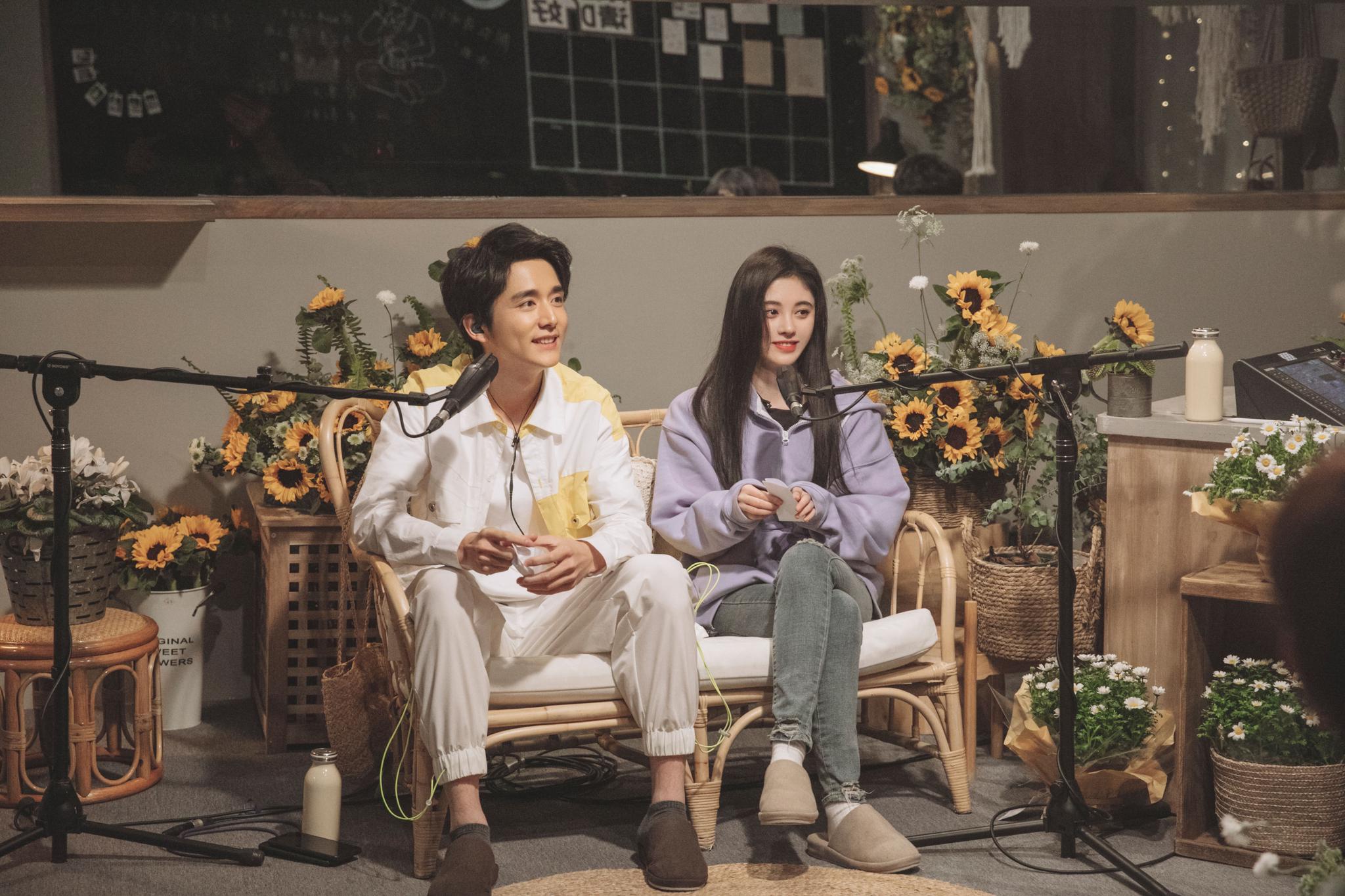 《朋友请听好》何炅遭遇张新成耿直提问 易烊千玺分享记台词方法