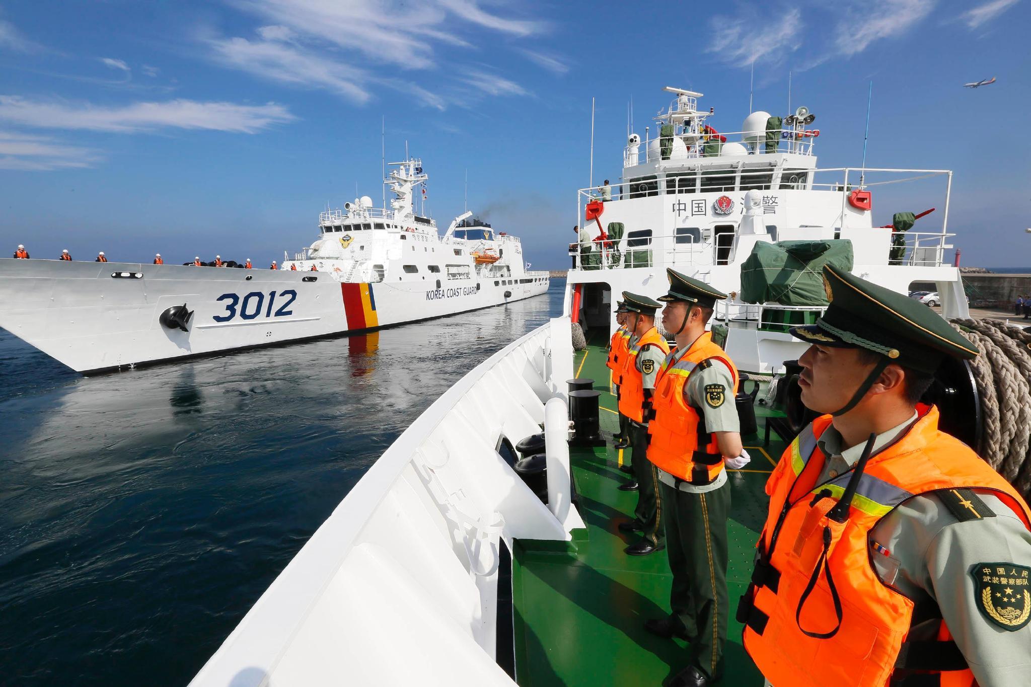 中国允许海警用武器后日媒暗示动武美国却临阵畏缩了