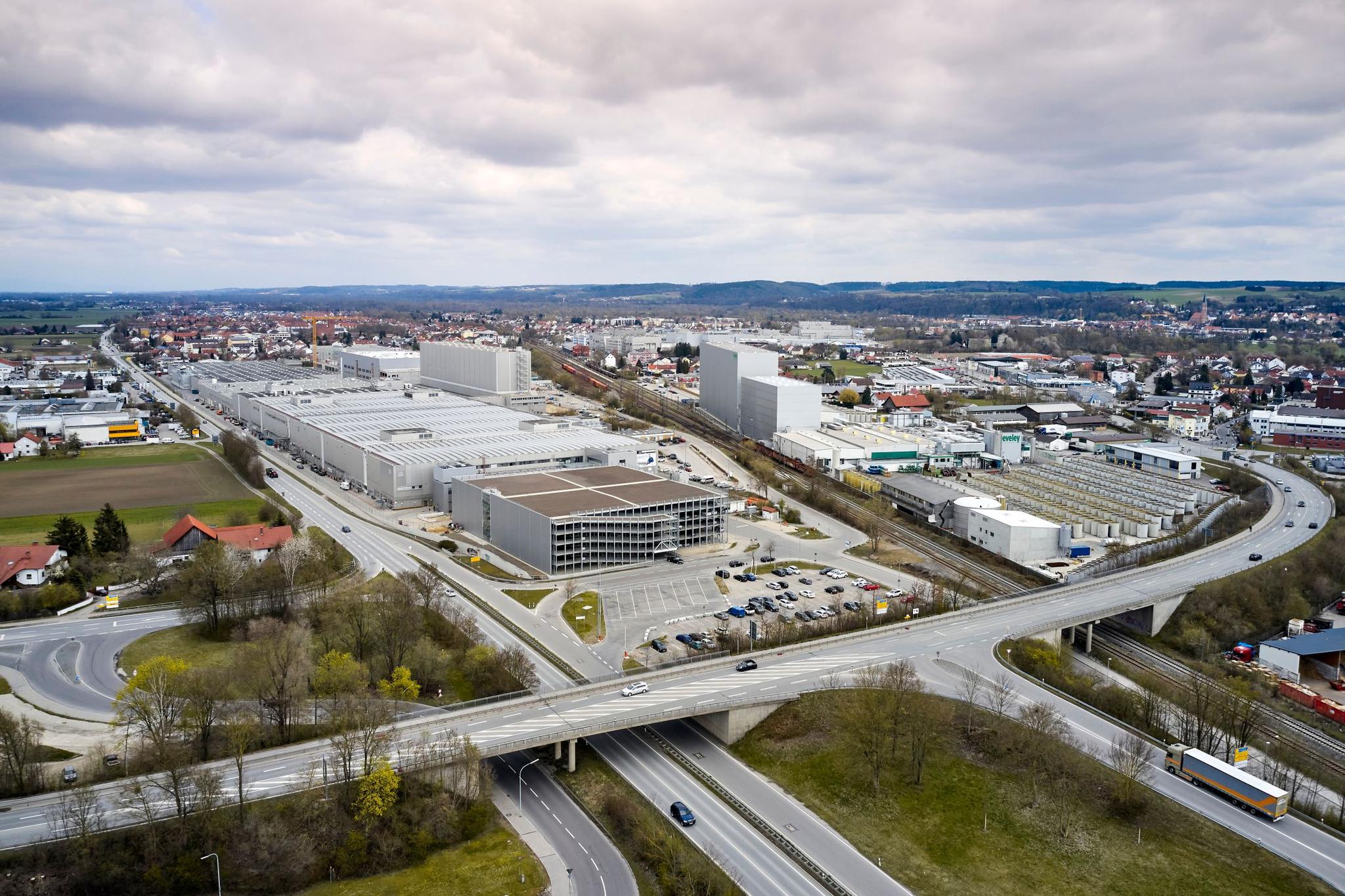 宝马集团丁格芬工厂电驱动系统年产能将提升至50万台