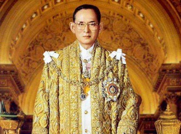拉玛八世郑禧20岁在寝宫中弹身亡死因成为泰国未解之谜