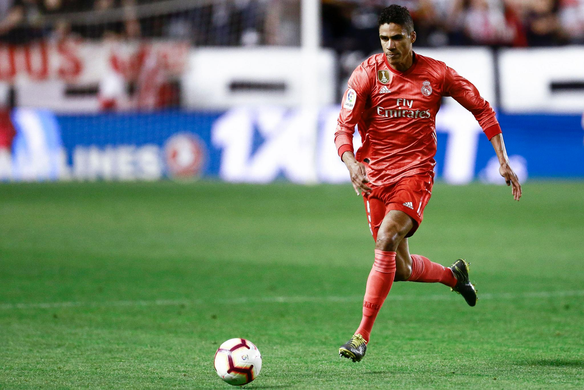 瓦拉内加盟曼联?外媒:皇马中卫请求转会,希望寻求新的挑战!