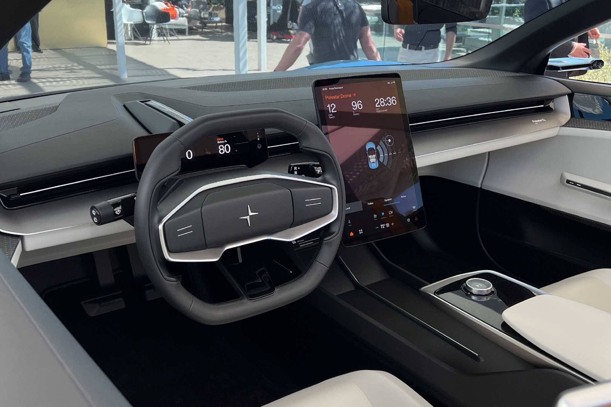 内置无人机的极星polestar o₂ 概念跑车亮相-新浪汽车