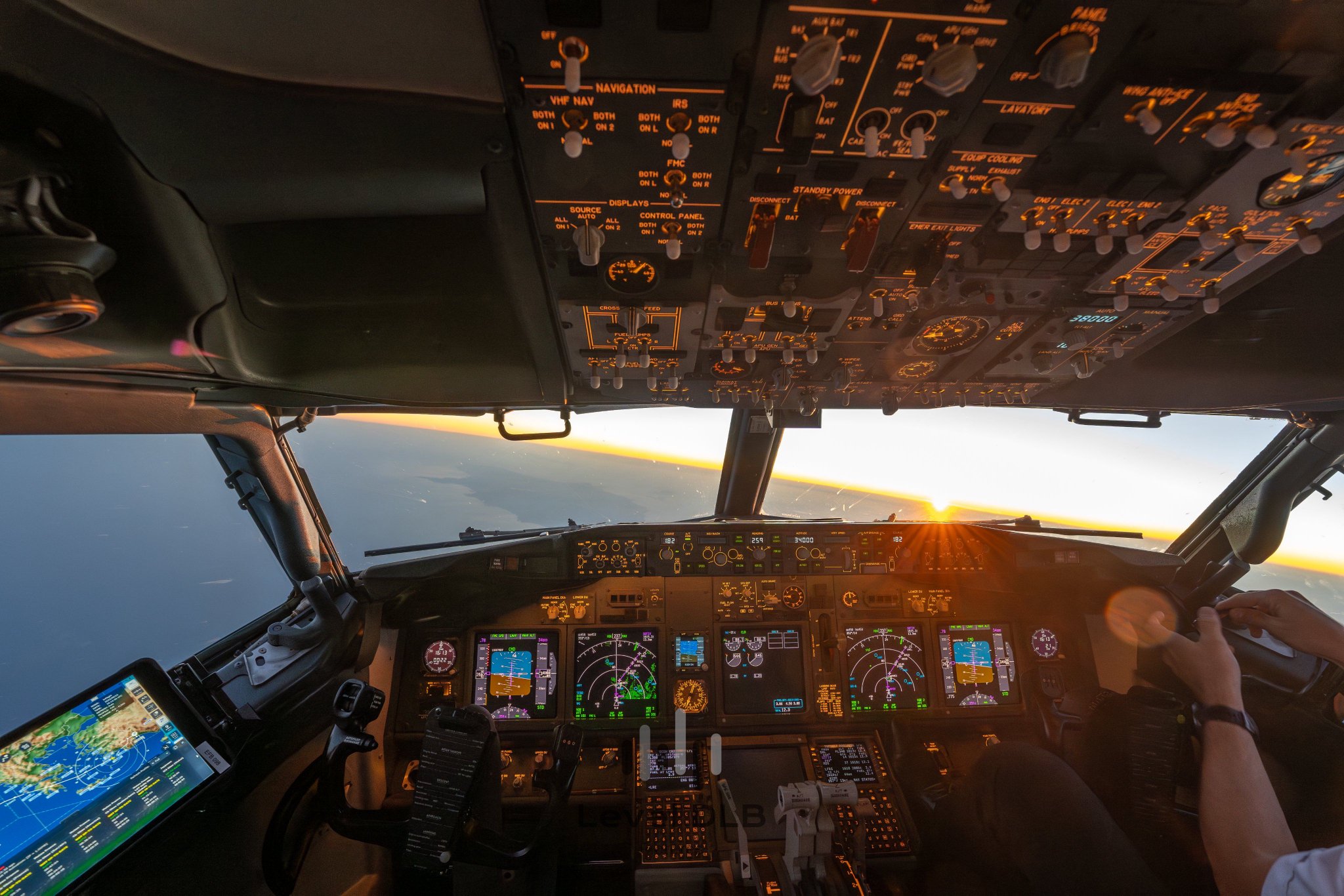 高清大图感受精密的"美".|飞机驾驶舱_新浪新闻