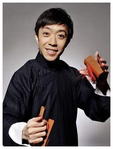 李菁,出生于1978年北京,15岁的时候拜快板书艺术家梁厚民先生为师