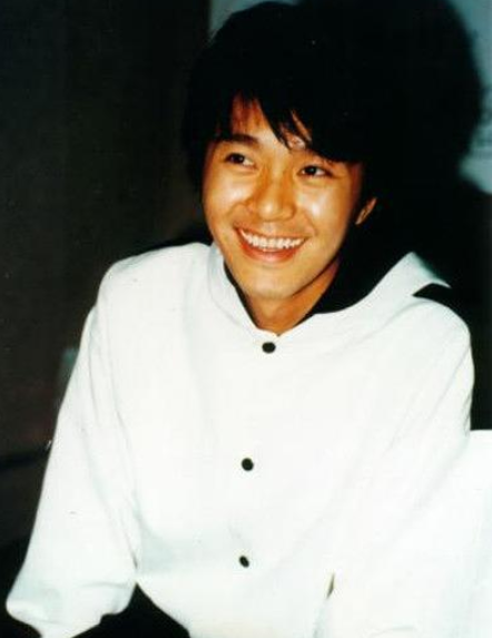 周星驰年轻时的青涩旧照,你见过么