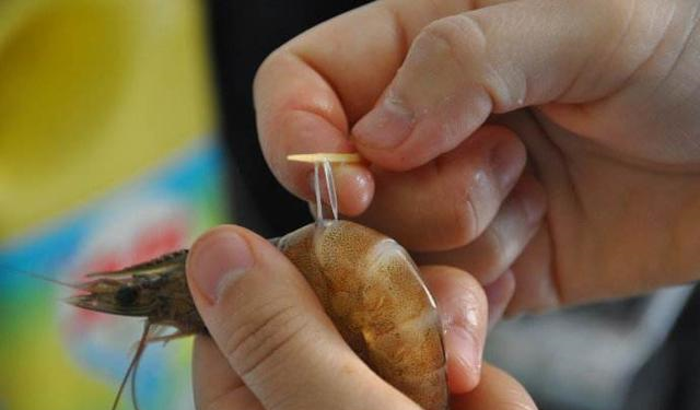 大虾里面的虾线必须要去除吗?虾线里面是啥?看清楚了再吃吧休闲区蓝鸢梦想 - Www.slyday.coM 大虾里面的虾线必须要去除吗?虾线里面是啥?看清楚了再吃吧休闲区蓝鸢梦想 - Www.slyday.coM