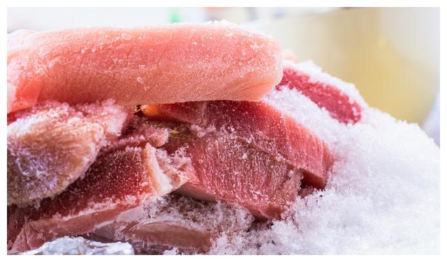 解冻肉不能直接用水泡肉铺老板教我2招解冻快速猪肉新鲜