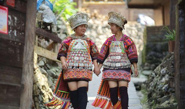 贵州有一独特的苗族村寨女生四季穿短裙被称为短裙苗第一村