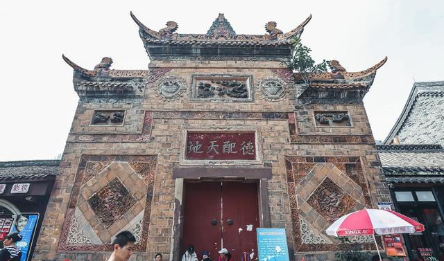 四川最“洋气”城市，红灯酒绿连接石板木门，原来庙宇还能这么玩休闲区蓝鸢梦想 - Www.slyday.coM
