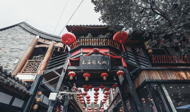 四川最“洋气”城市，红灯酒绿连接石板木门，原来庙宇还能这么玩休闲区蓝鸢梦想 - Www.slyday.coM