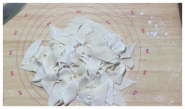 懒人的快速早餐,一份简单的面片,酸酸得很开胃,家人都喜欢__财经头条