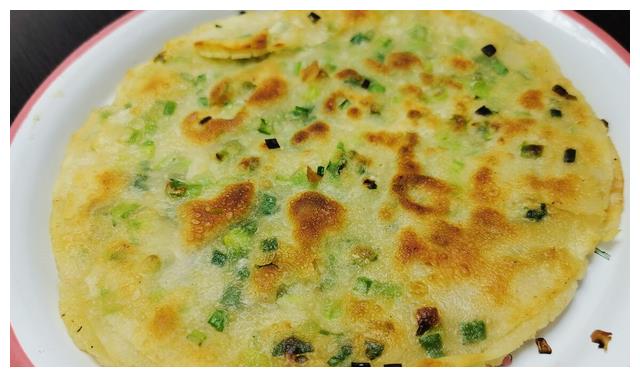 葱花饼好吃有诀窍 教你详细做法 外酥里软层次多 葱香味浓郁 财经头条 葱花饼好吃有诀窍 教你详细做法 外酥里软层次多 葱香味浓郁 财经头条