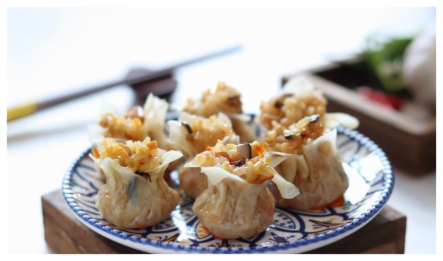 这样做的烧麦,堪称人间美味,咬一口绝对流连忘返