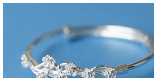 心理测试：第一眼喜欢哪个手镯？测你后半辈子日子会顺心如意吗休闲区蓝鸢梦想 - Www.slyday.coM