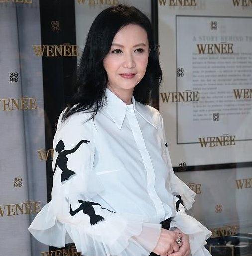 她曾是梁朝伟的初恋,嫁给富商7年后离婚,如今54岁依旧单身|曾华倩