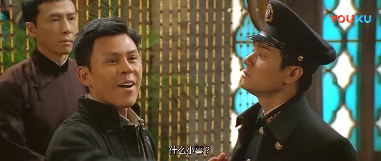 叶问李钊掏枪镇场子叶问仅凭一只手就将零件掰的四分五裂