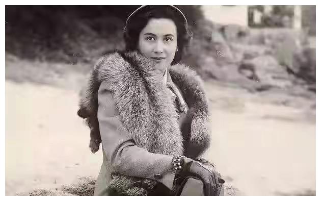 赌王三太陈婉珍罕见年轻时照片曝光,护士出身的她颇有港姐的风范